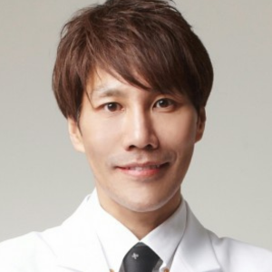 Gi Woong Hong Gi Woong Hong